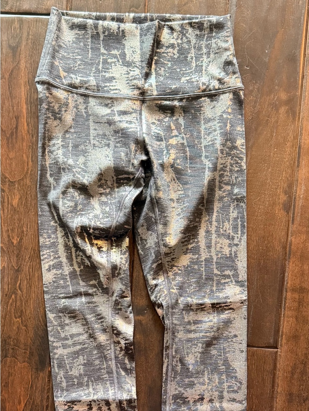 Lululemon wonder under high rise-rise shiny metallic silver brindle foil pattern
